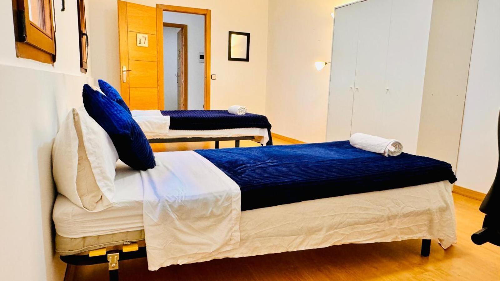 Apartamento Completo Para 8 Personas A 5 Minutos Del Aeropuerto E Ifema Lägenhet Madrid Exteriör bild