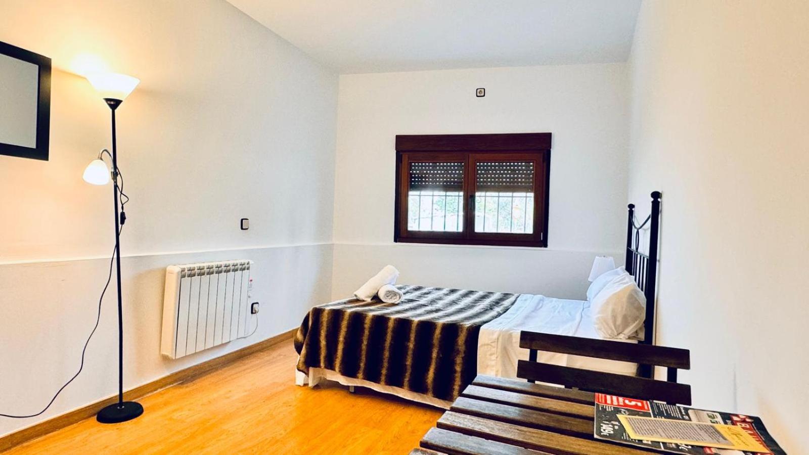 Apartamento Completo Para 8 Personas A 5 Minutos Del Aeropuerto E Ifema Lägenhet Madrid Exteriör bild
