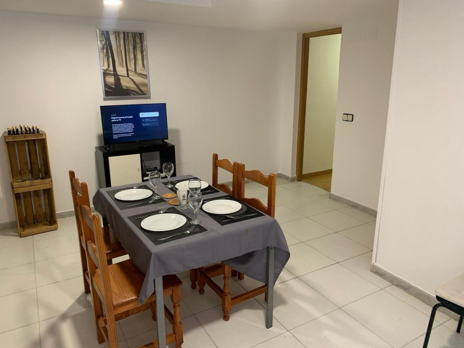 Apartamento Completo Para 8 Personas A 5 Minutos Del Aeropuerto E Ifema Lägenhet Madrid Exteriör bild