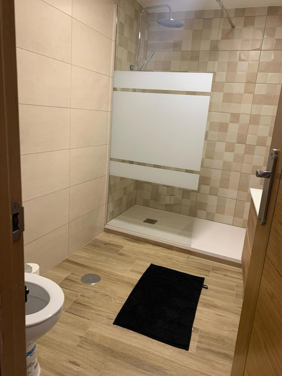 Apartamento Completo Para 8 Personas A 5 Minutos Del Aeropuerto E Ifema Lägenhet Madrid Exteriör bild