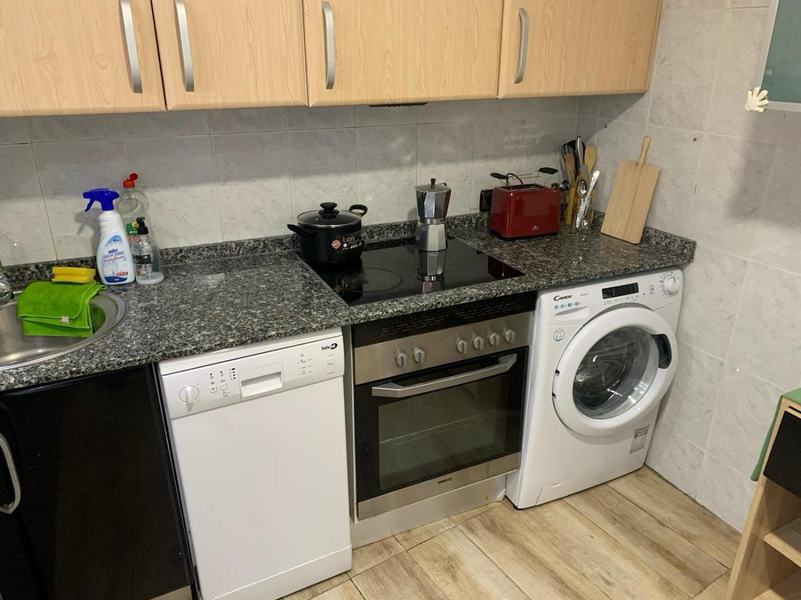 Apartamento Completo Para 8 Personas A 5 Minutos Del Aeropuerto E Ifema Lägenhet Madrid Exteriör bild