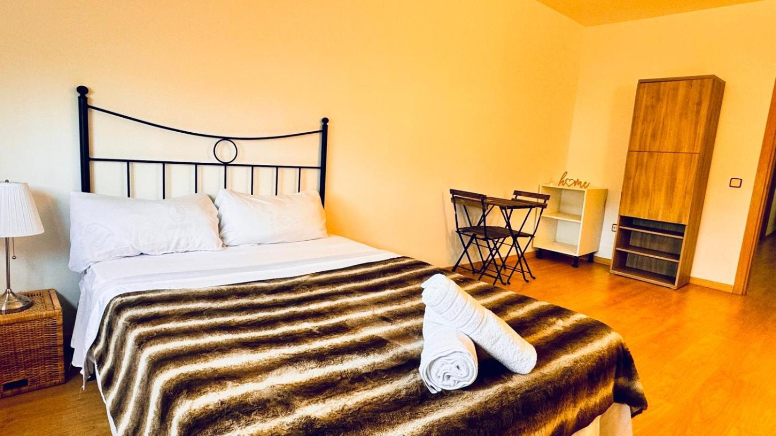 Apartamento Completo Para 8 Personas A 5 Minutos Del Aeropuerto E Ifema Lägenhet Madrid Exteriör bild